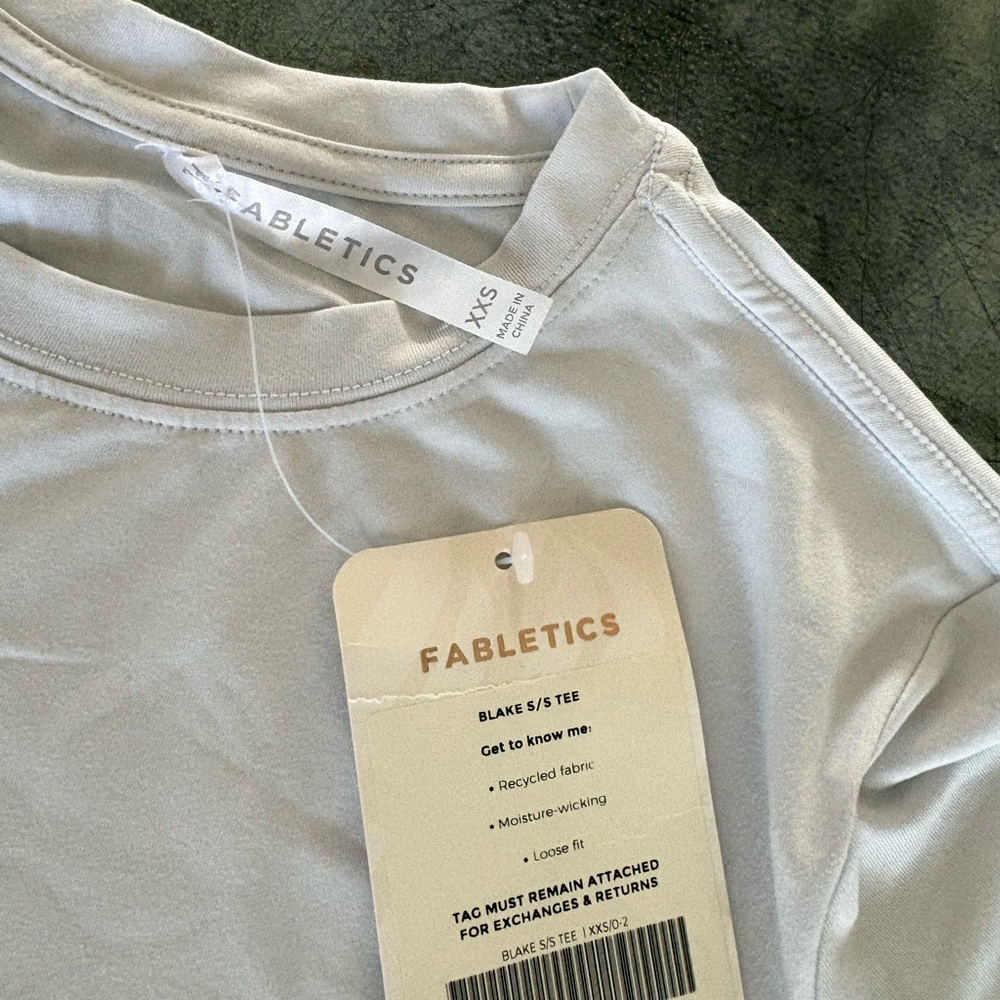 NWT, fabletics blake‎ soft grey tee, Z62